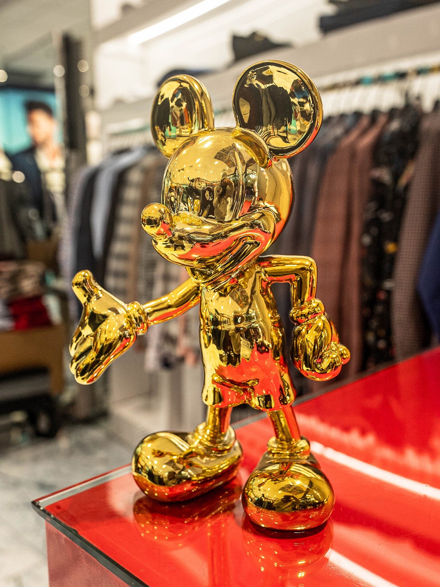 Statue Golden Mickie