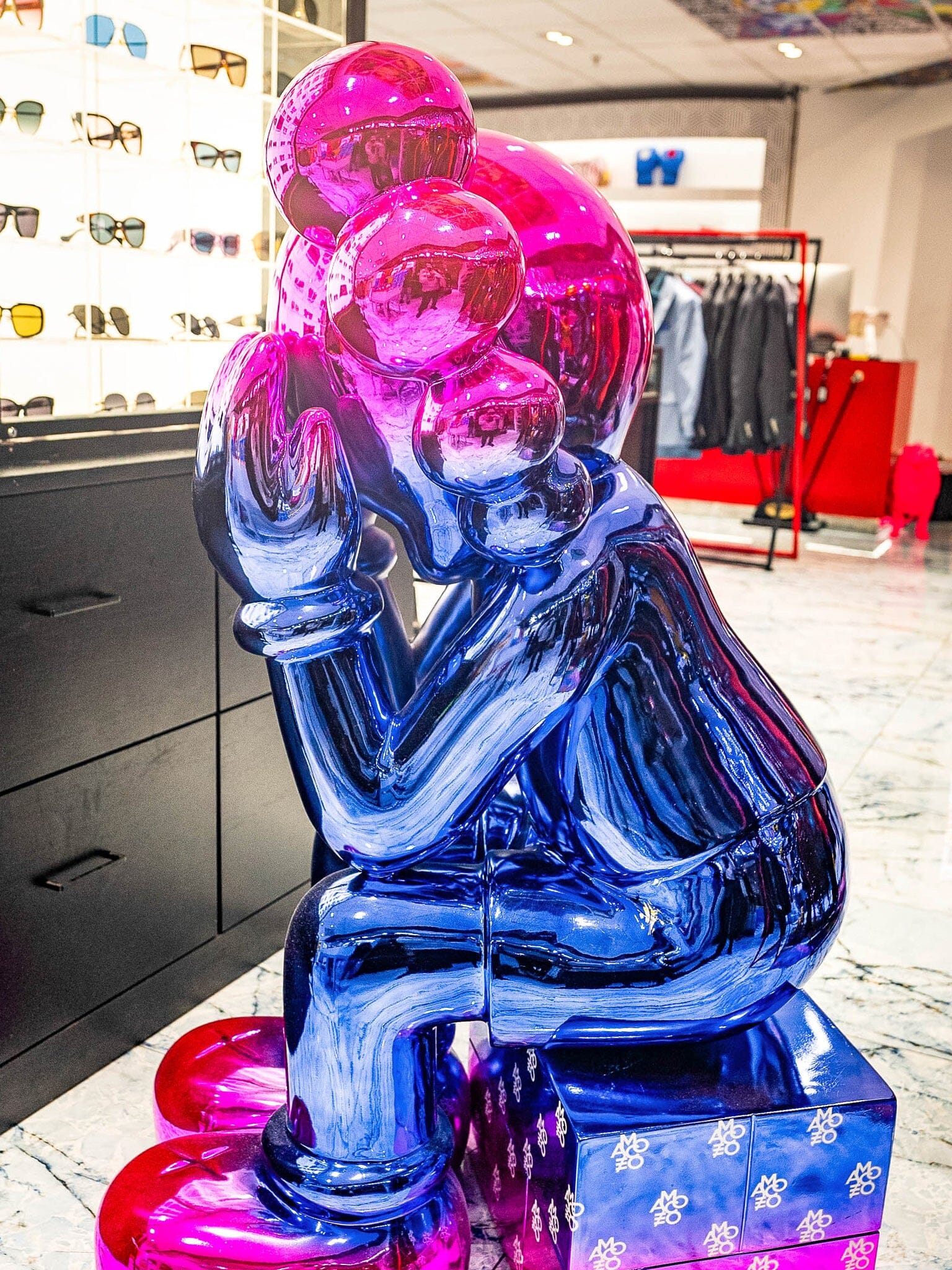 Statue Shy Kaws