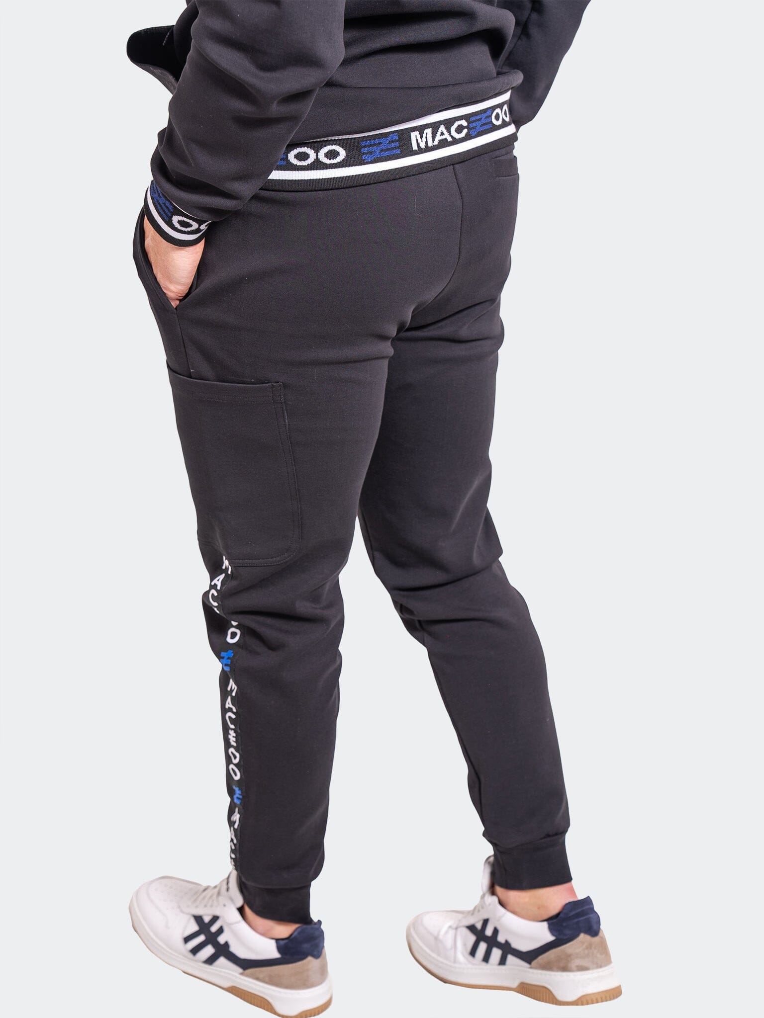 Jogger CEO Black