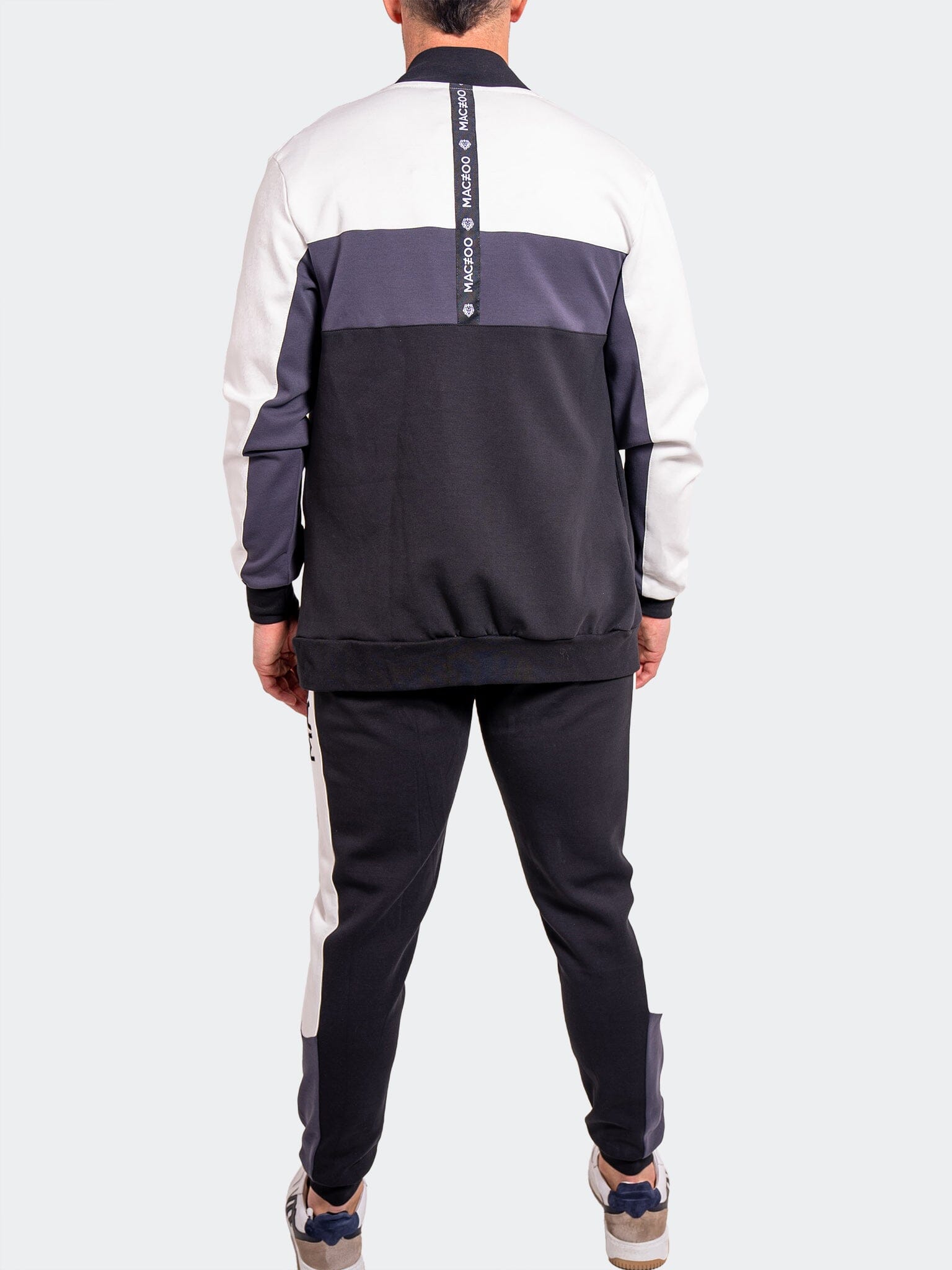 Jogger Resistance0054 Black