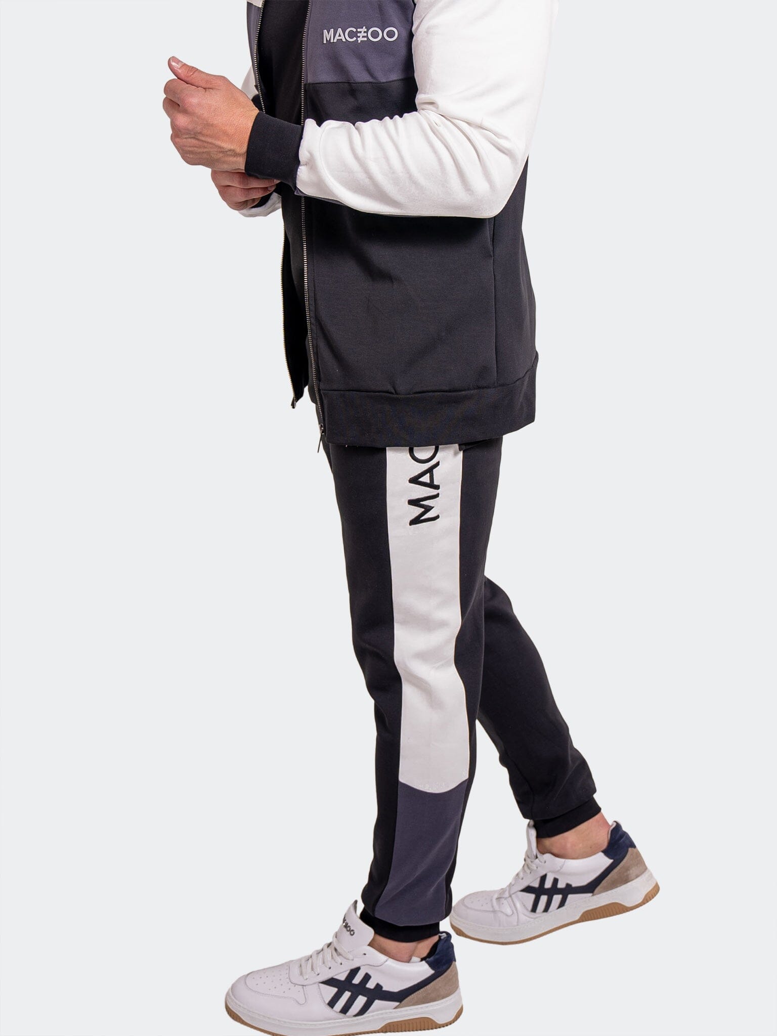 Jogger Resistance0054 Black