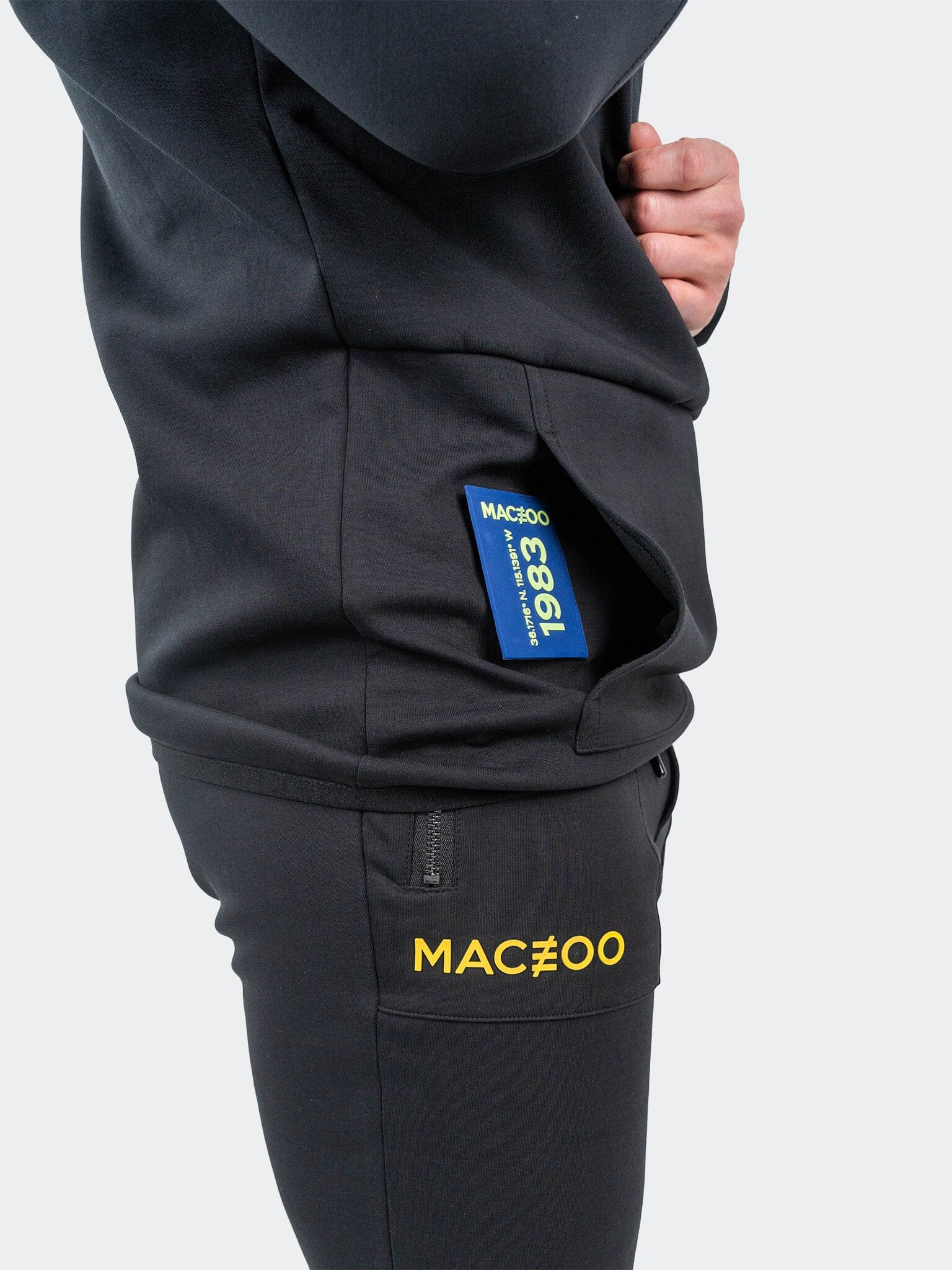 QuarterZip Stealth Black
