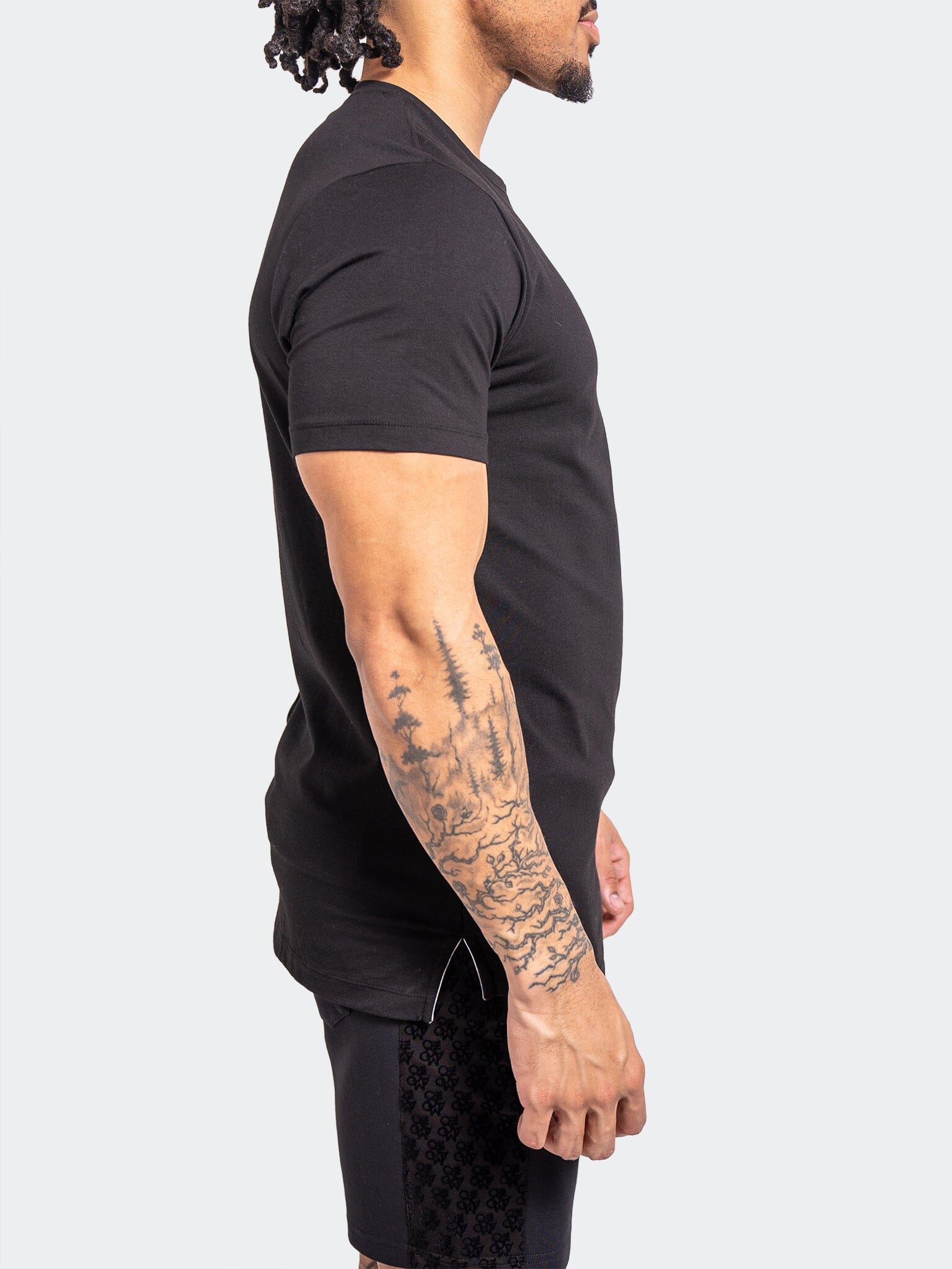 Tee Resistance74 Black