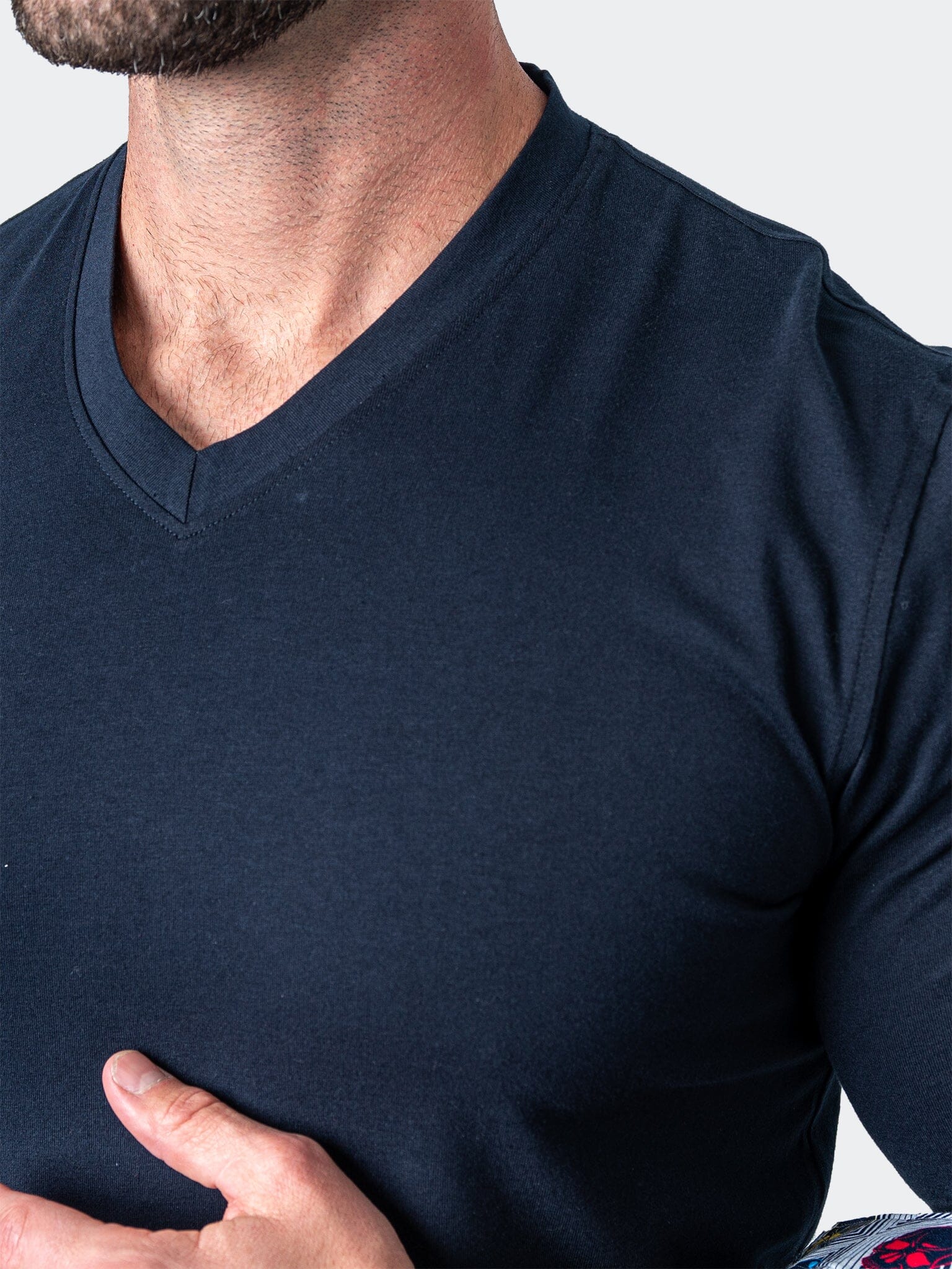 Edison Solid Navy V-Neck Shirt