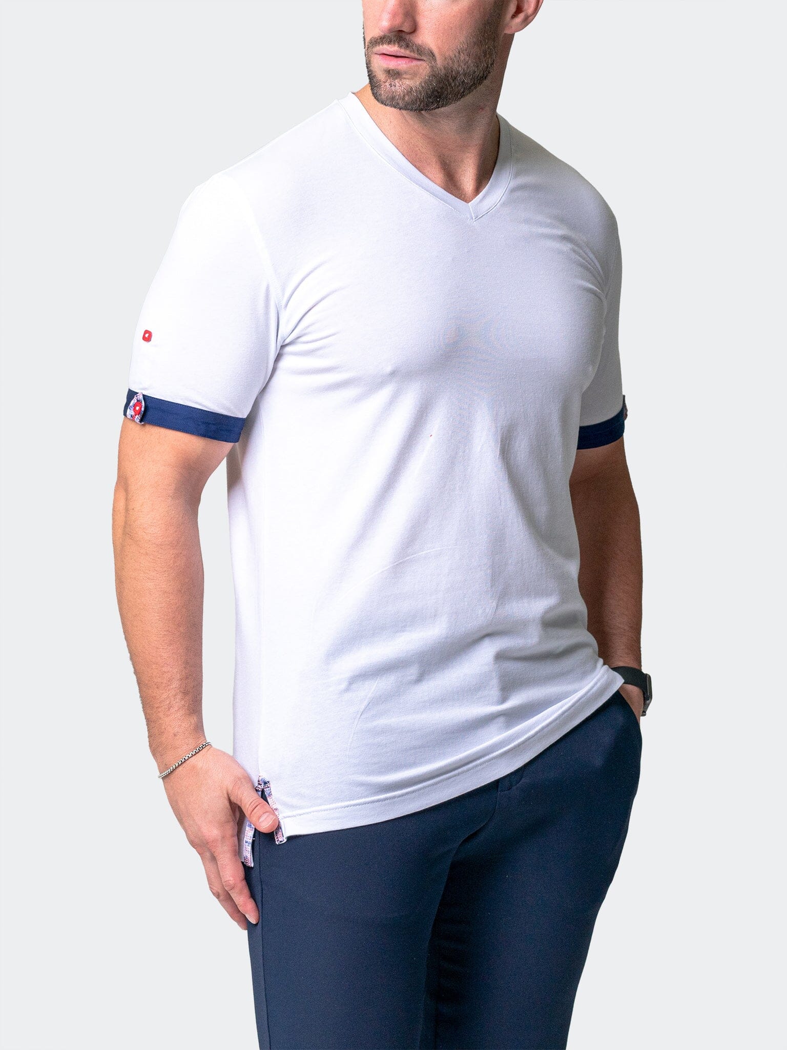 Vivaldi Solid Game White V-Neck