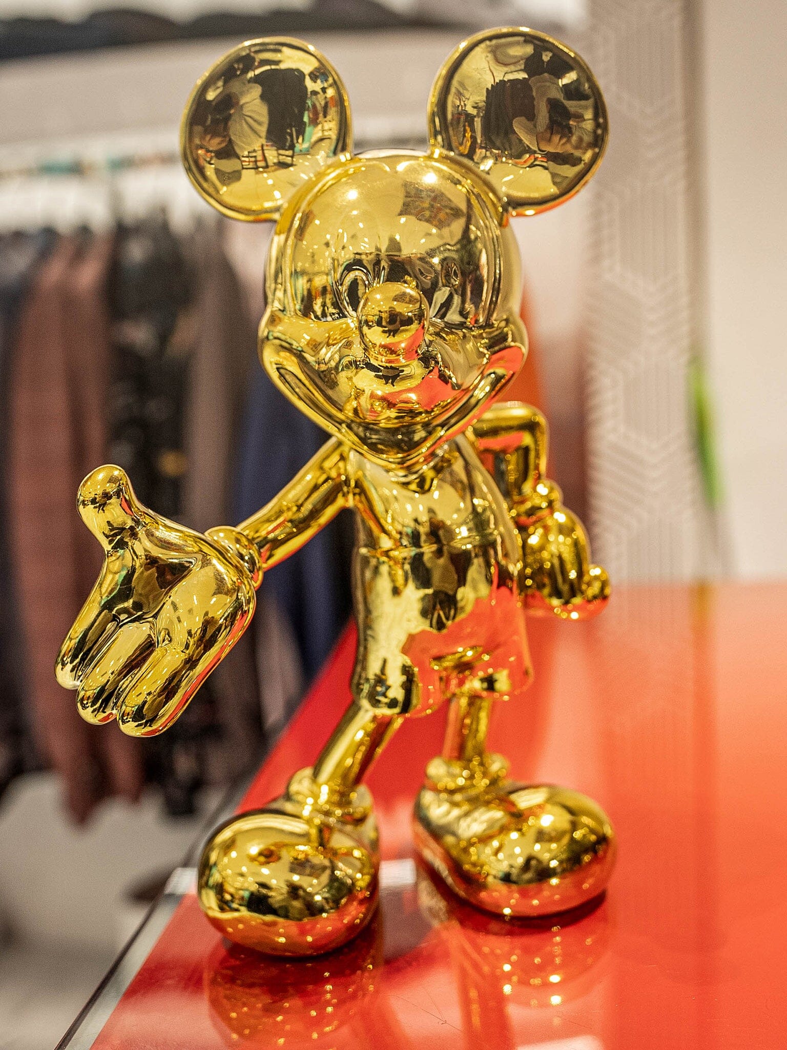 Statue Golden Mickie