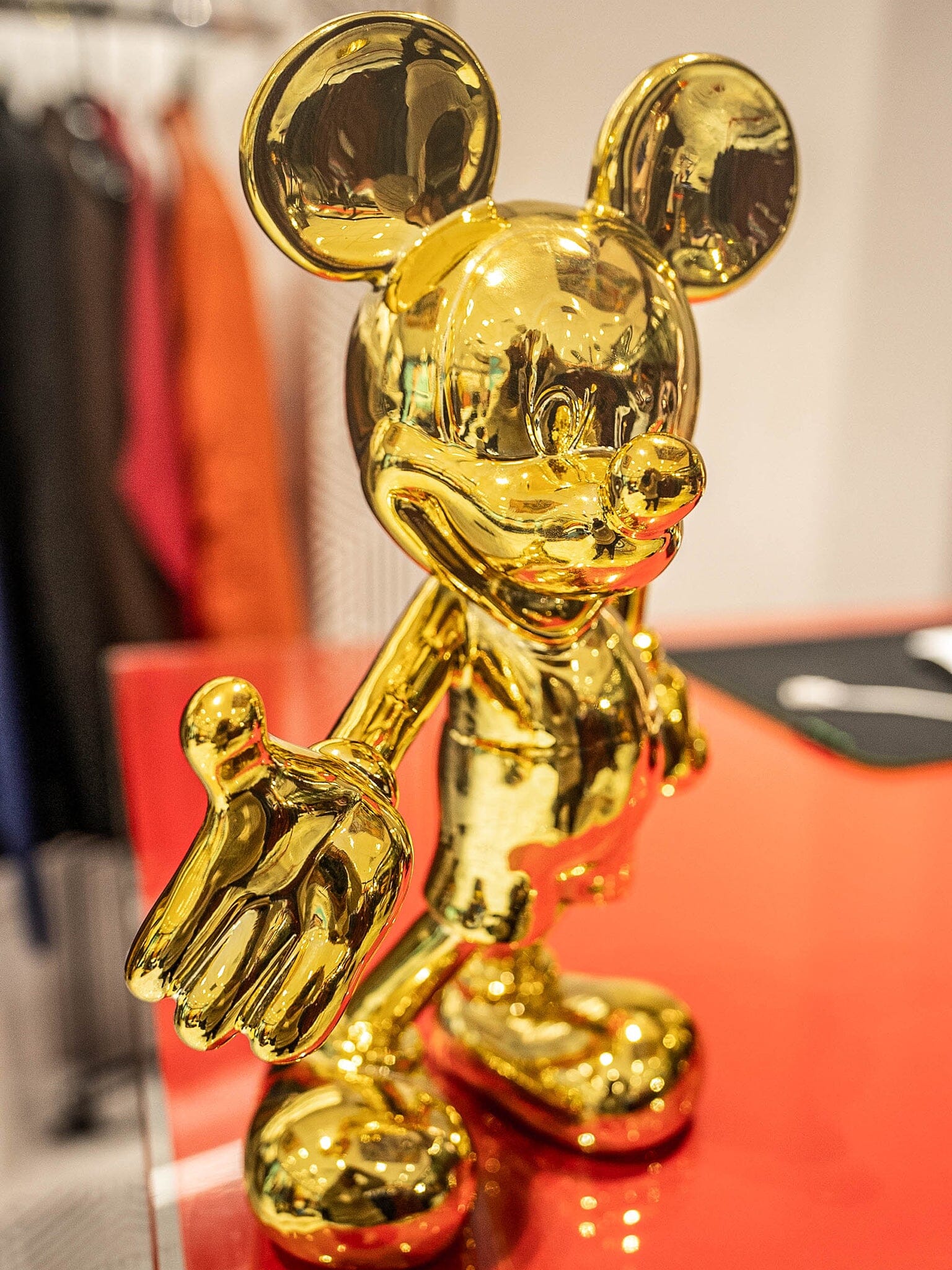 Statue Golden Mickie