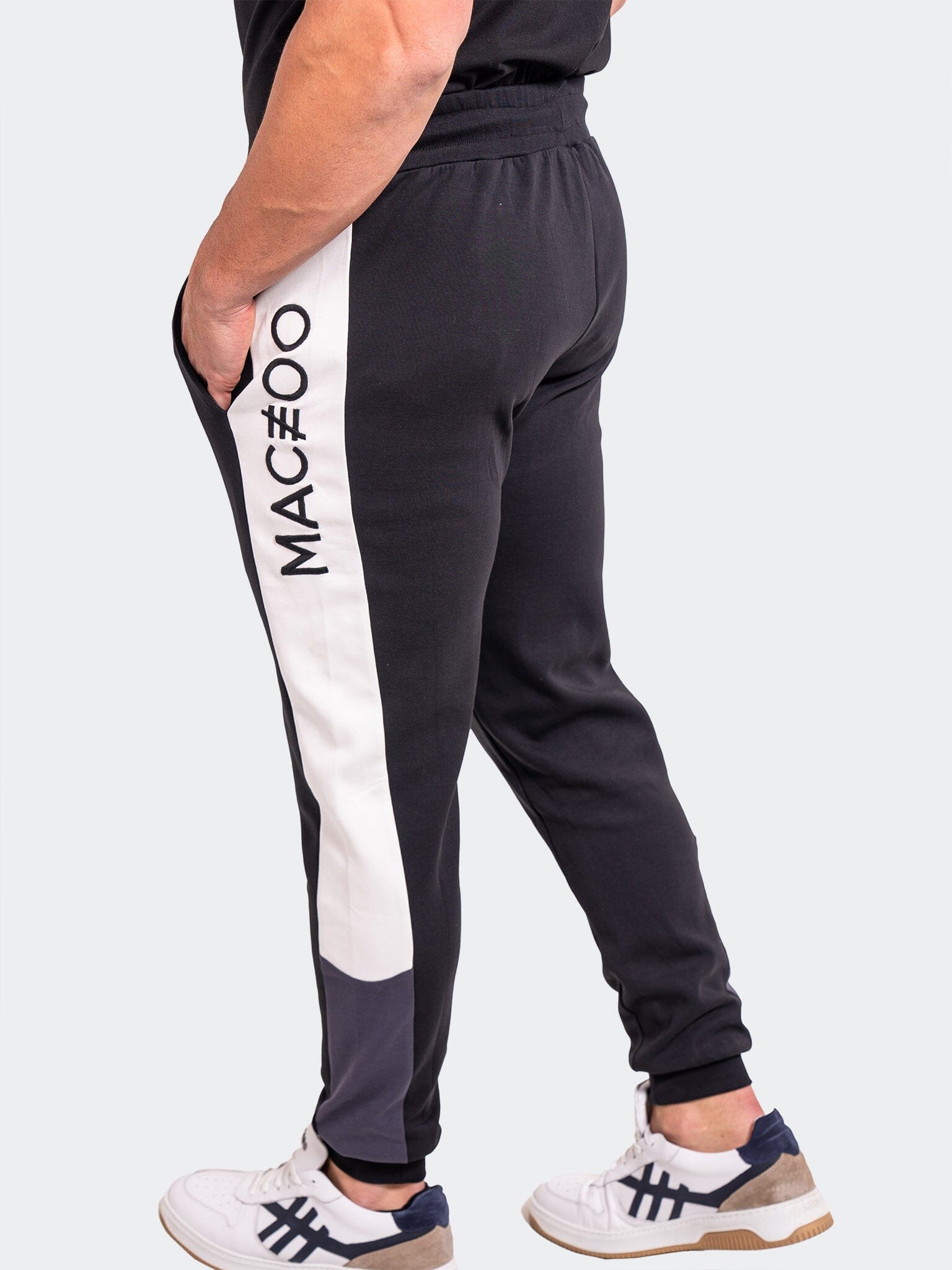 Jogger Resistance0054 Black