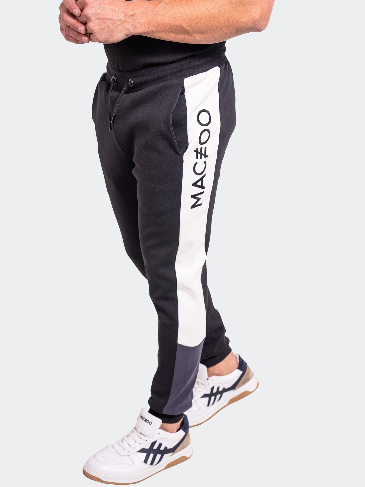 Jogger Resistance0054 Black