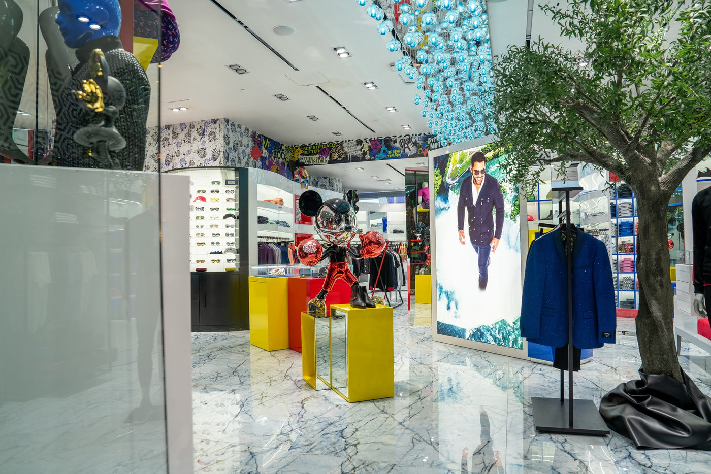 MACEOO boutique interior view 3