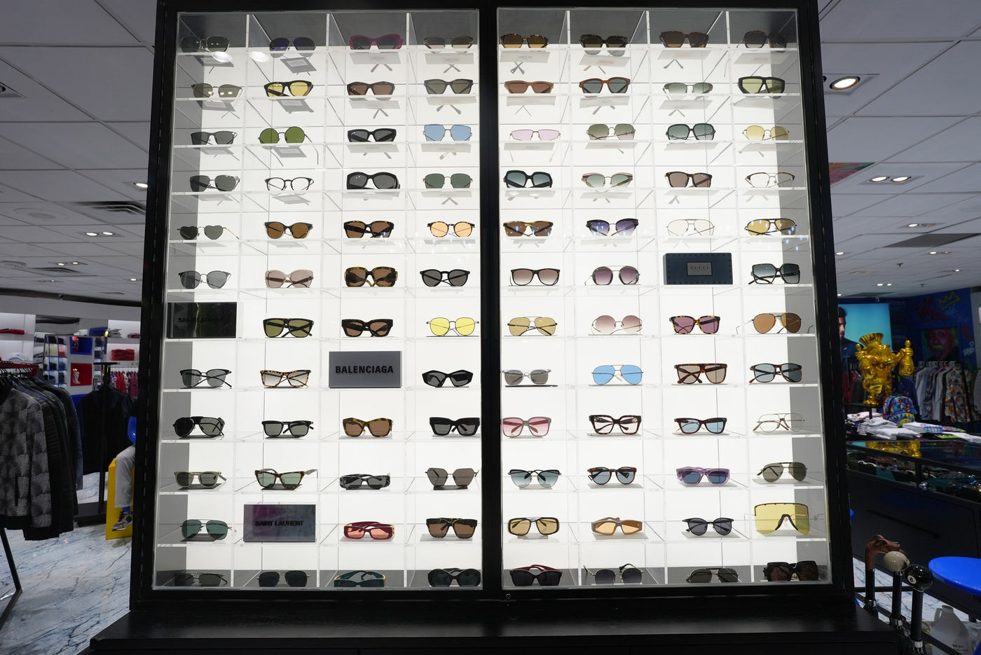 MACEOO boutique interior view 4