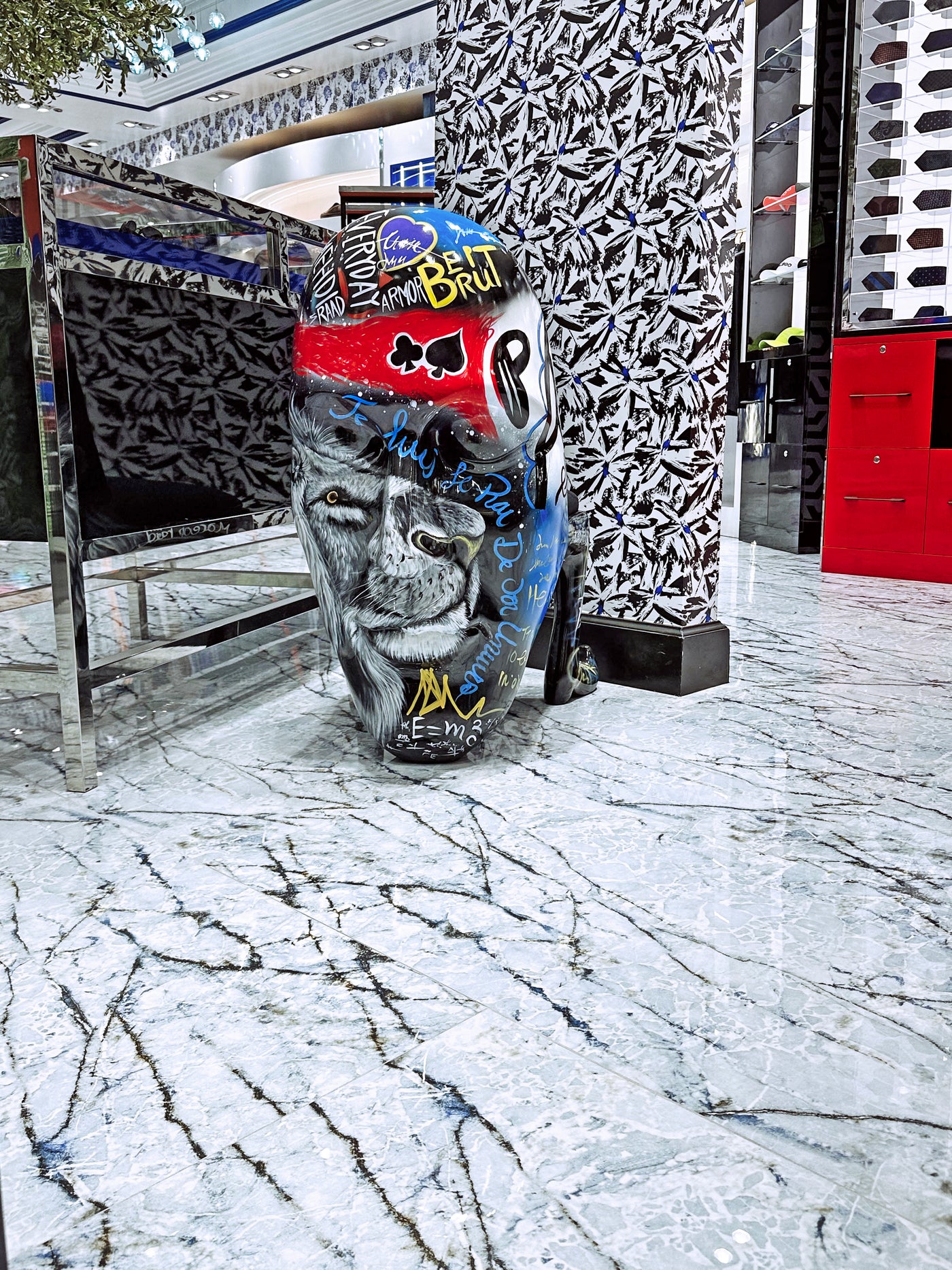MACEOO boutique interior view 3