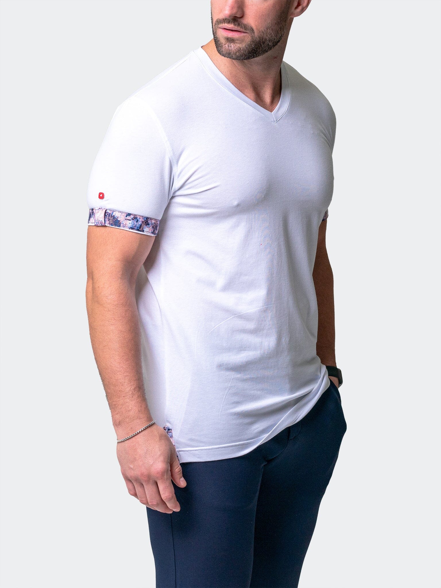 Vivaldi Solid Game White V-Neck